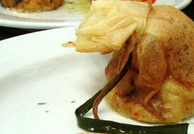 Bombón crujiente de pescado y marisco del Hotel Restaurante Palacio de Garaña